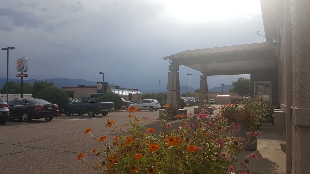 Canon City Vacations - Budget Host Royal Gorge Inn - Property Image 15