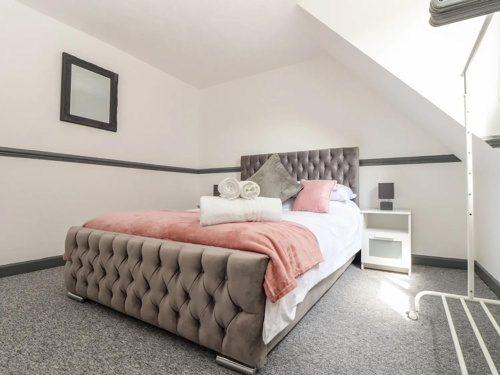Alverton Cottage Gardens Penzance Parking Sleeps 6 view 4