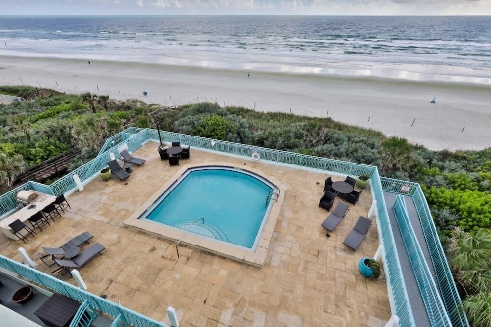 Oceanfront Condo With Beautiful Views 2 Bedroom Condo