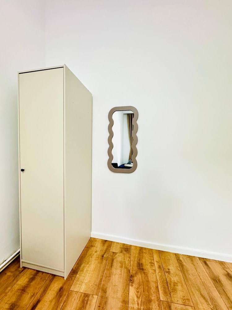 Family 9BR Apartment Near Augarten