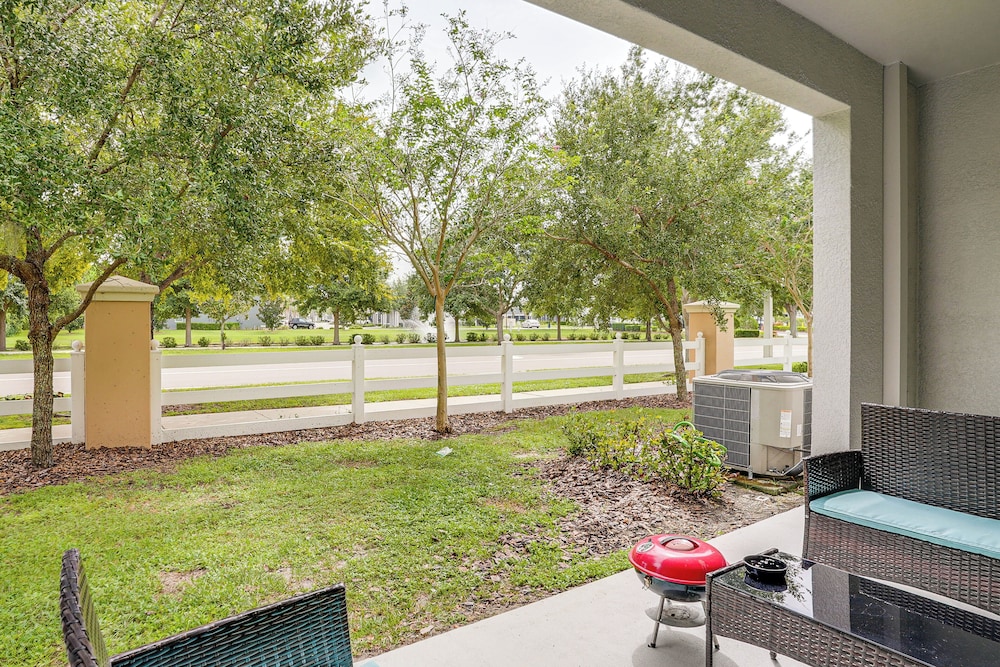 Modern Family Townhome w/ Patio in Riverview!