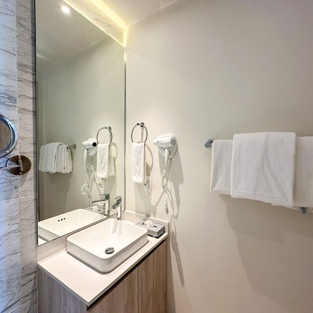 Brand-new Modern 2BR Gem on Iconic Sandy Beach