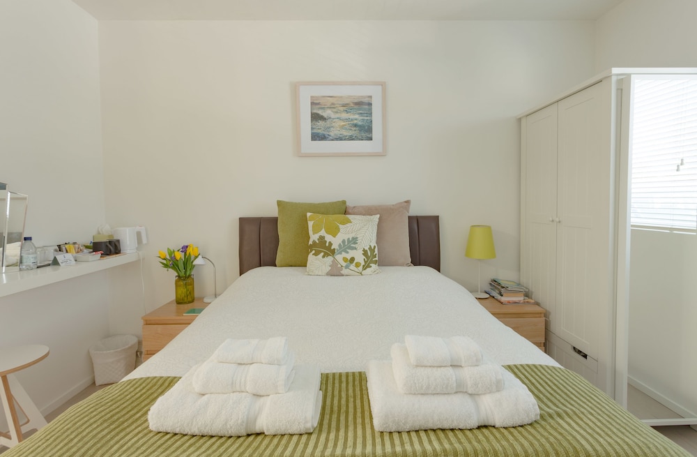 KnoydART Guest House