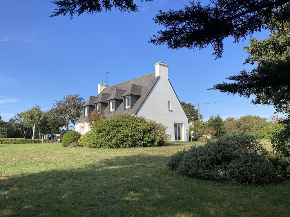 House in Breles Near Rock Beach & Amusement Park