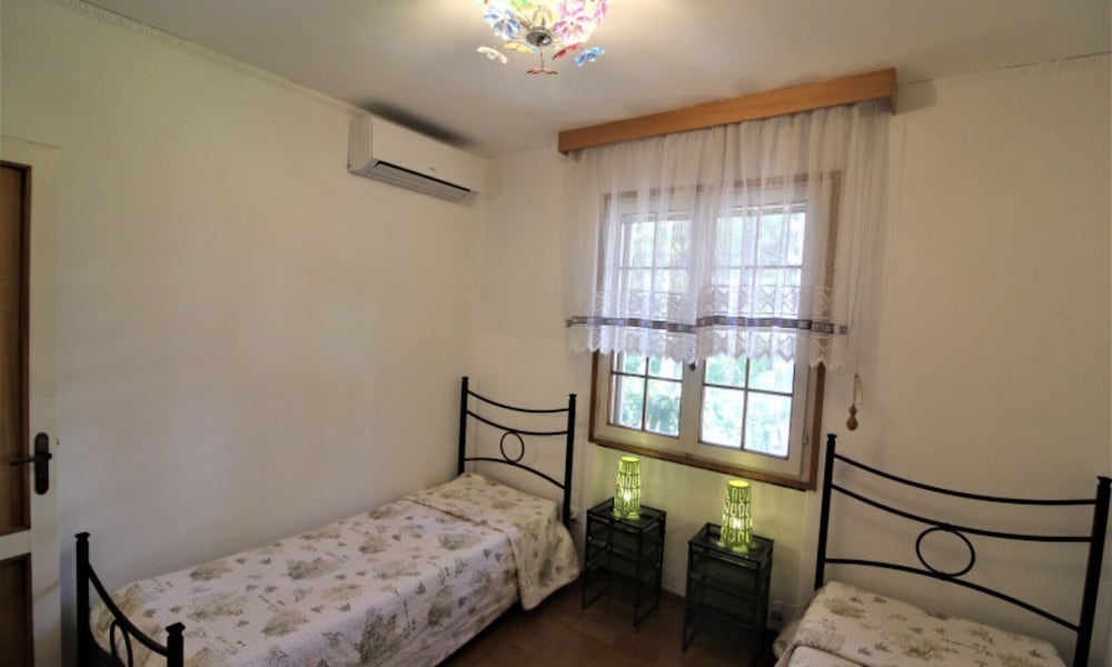 Charming Villa With Spacious Garden Near the sea view 4