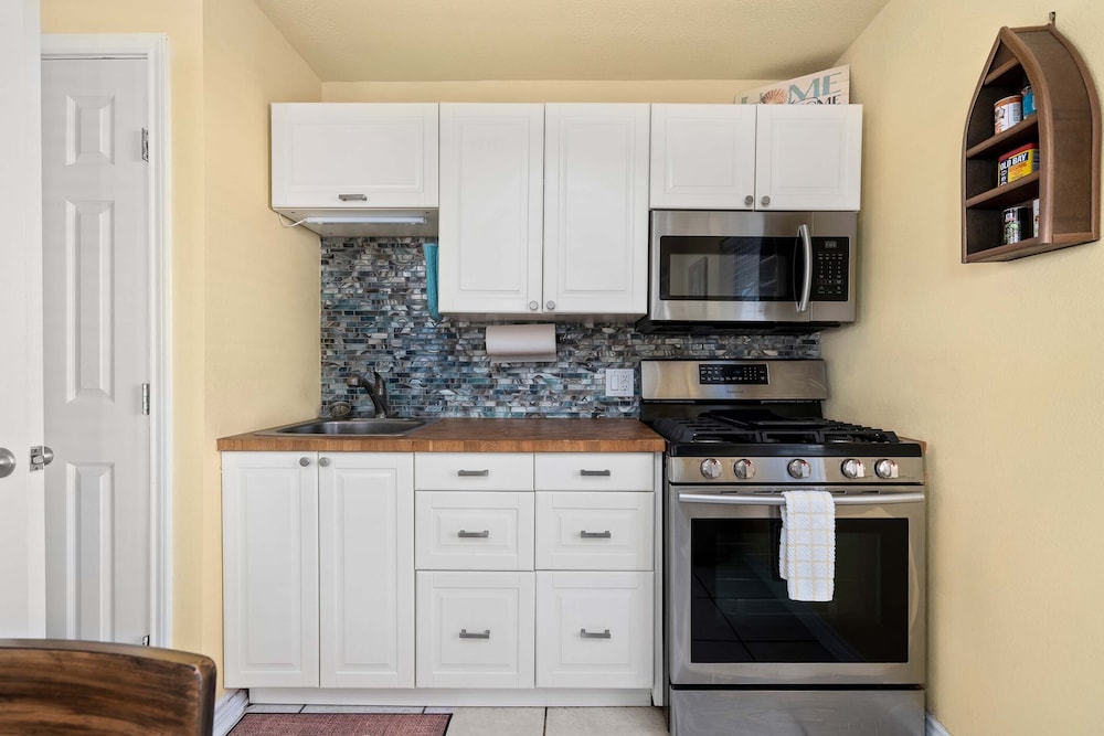 Rockport Redfish Cottage by Miss Kitty’s view 3