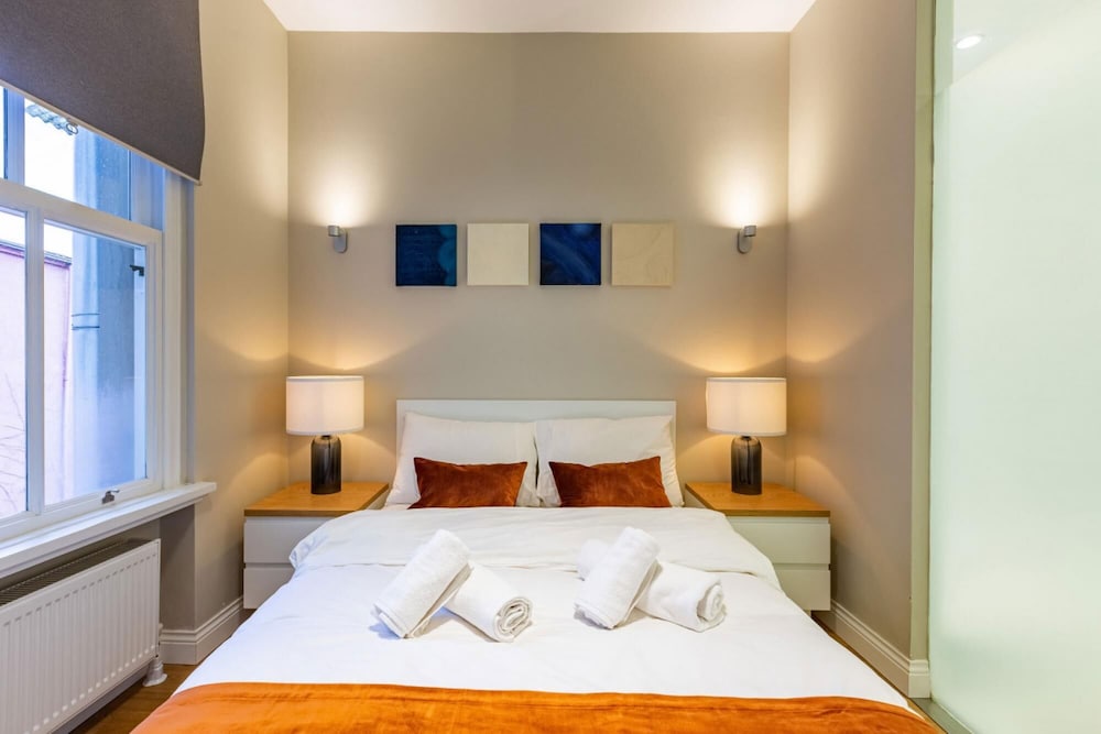 Mesmerizing Flat With Bosphorus View