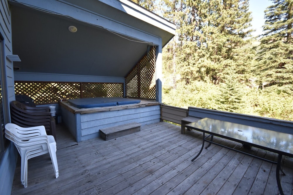 Whitefish Mountain 7 Bedroom Townhouse view 5