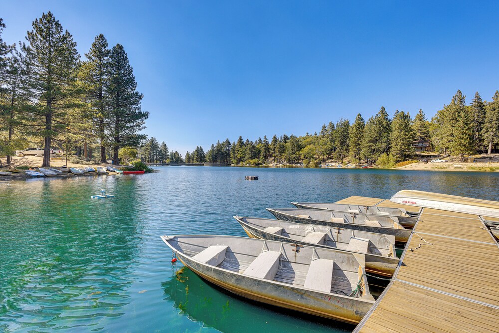 Walk to Water: Cozy Cabin in Green Valley Lake!