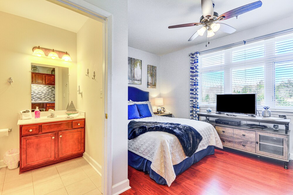 Pool & Lake Access: Mariners Landing Resort Studio
