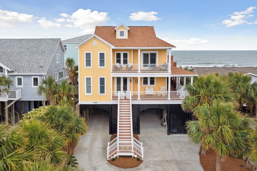Oceanfront w/ Pool, Panoramic Deck Views, 5bdr Folly Ocean Breeze by Avantstay