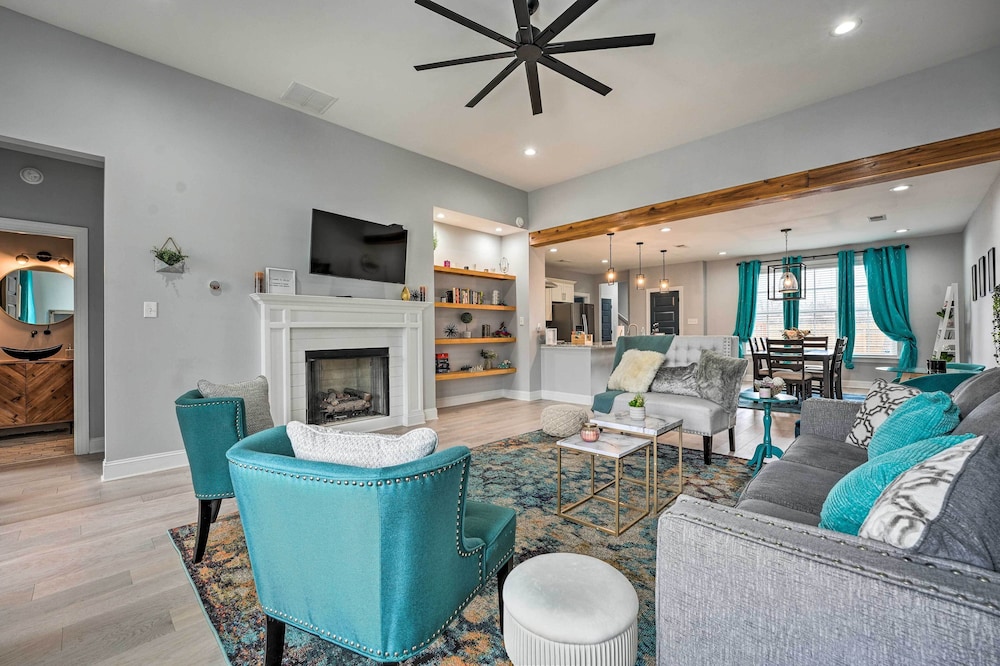 Chic Memphis Home w/ Deck ~ 2 Mi to Dtwn! view 4