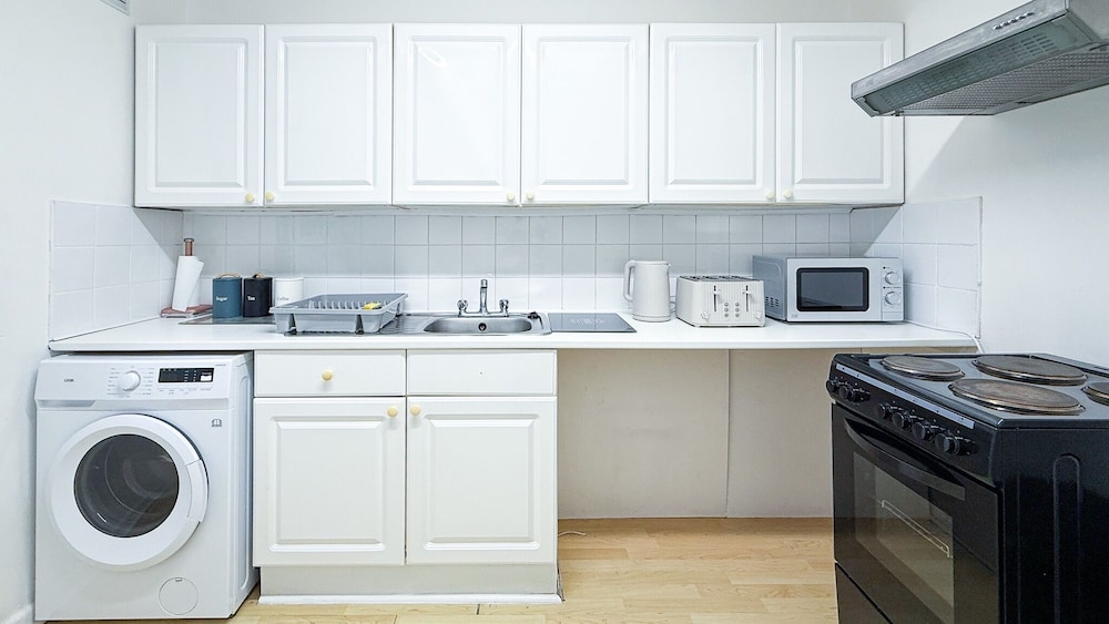 1br-freeparking -closetocentre -easytransportlinks