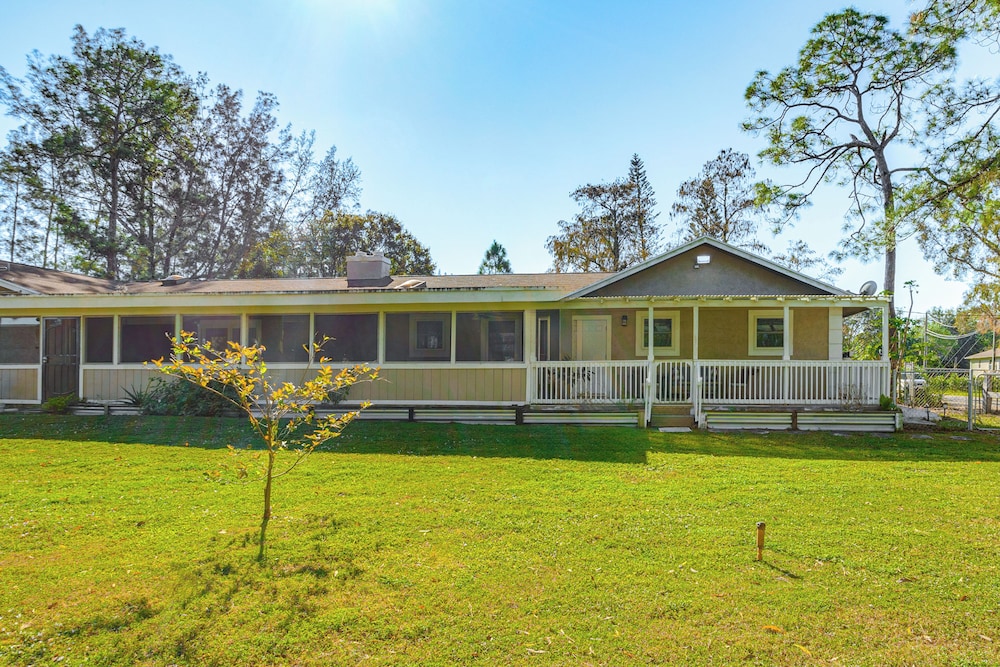 Peaceful Loxahatchee Apartment w/ Covered Porch