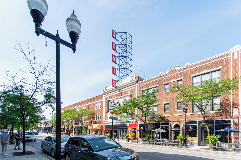 Nice 1BR Spot - Eastwood rep