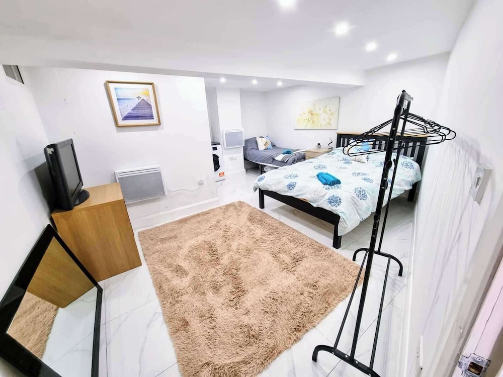 Cozy Sleep 5 Hudds Base -work/travel, Free Parking