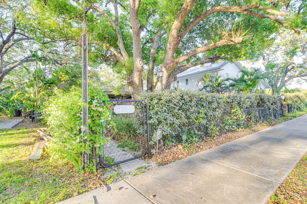 1 Mi to Downtown: Clearwater Apt w/ Private Patio!