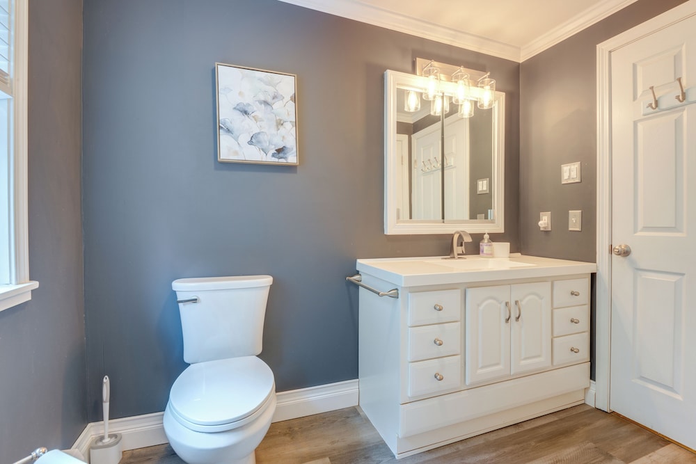 Ski, Golf & Hike: Spacious Dover Retreat!