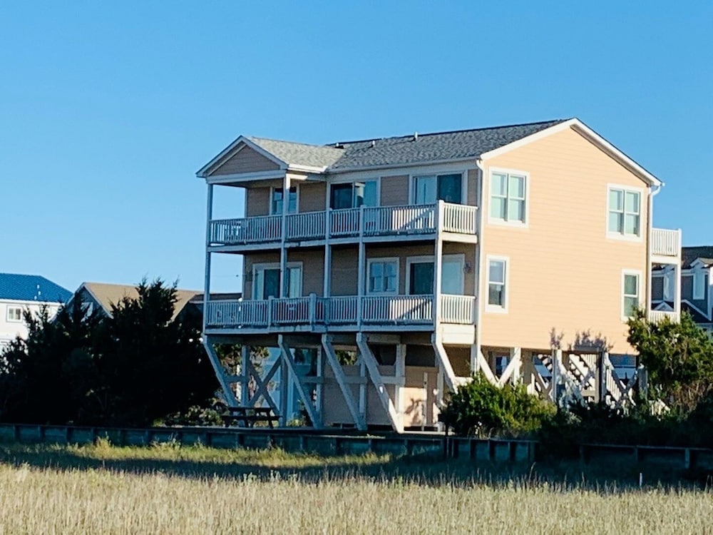Old Man & The Sea 5 Bedroom Home by RedAwning
