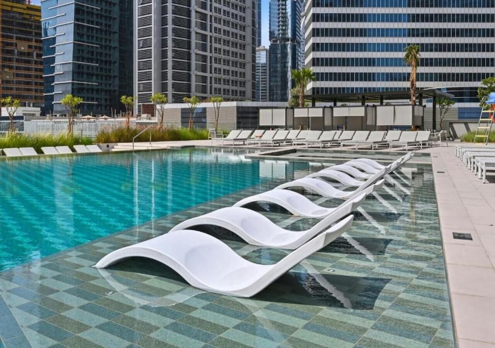 Luxury 2BR in Peninsula One by Bespoke