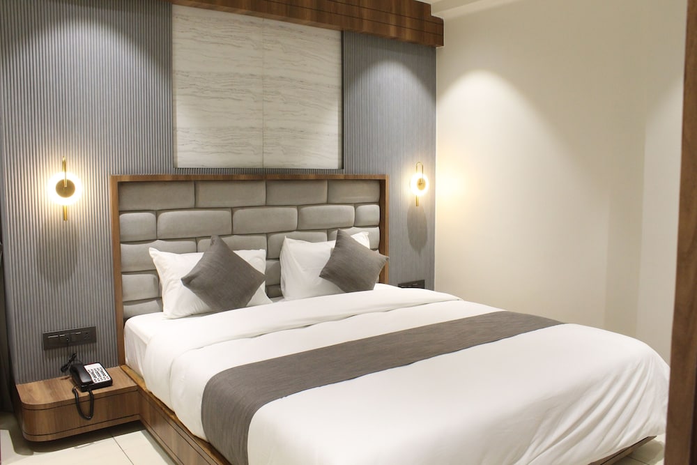 Hotel Maskan Surat