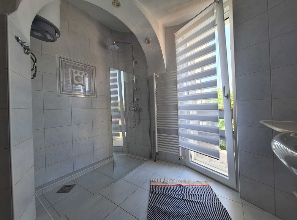 Sea View Apartment Povljana
