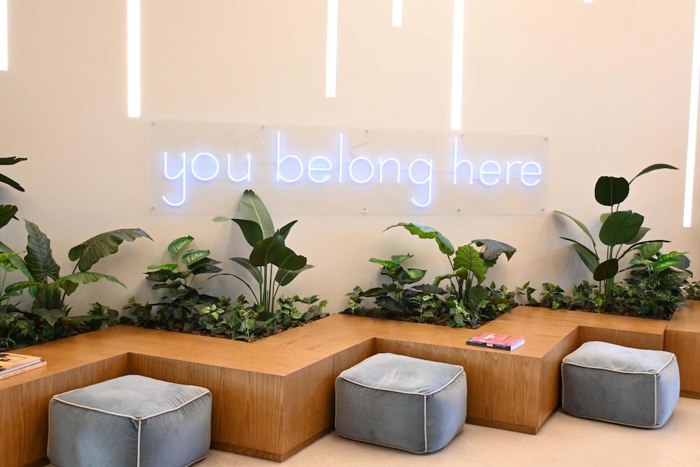 Modern Boho 1BR Sleeps4 Balcony Pool Gym Dxbhills