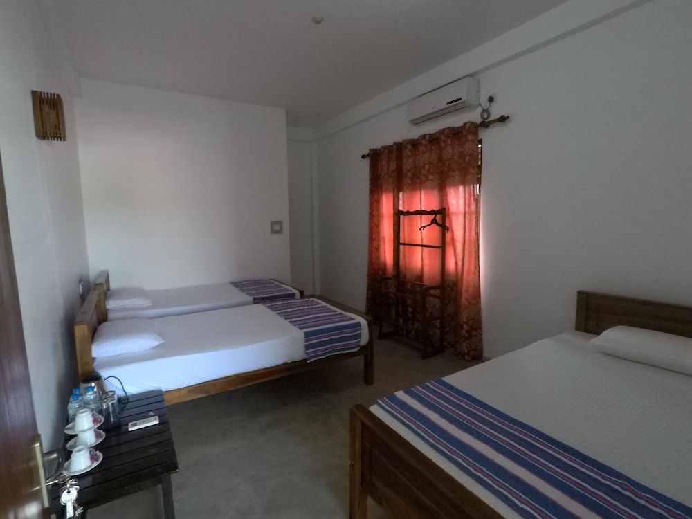 Dreamers Lodge - Hostel view 3