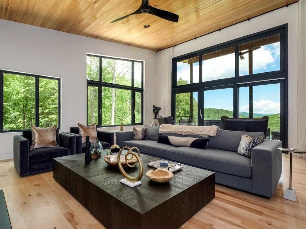 Luxury Home - The Retreat House