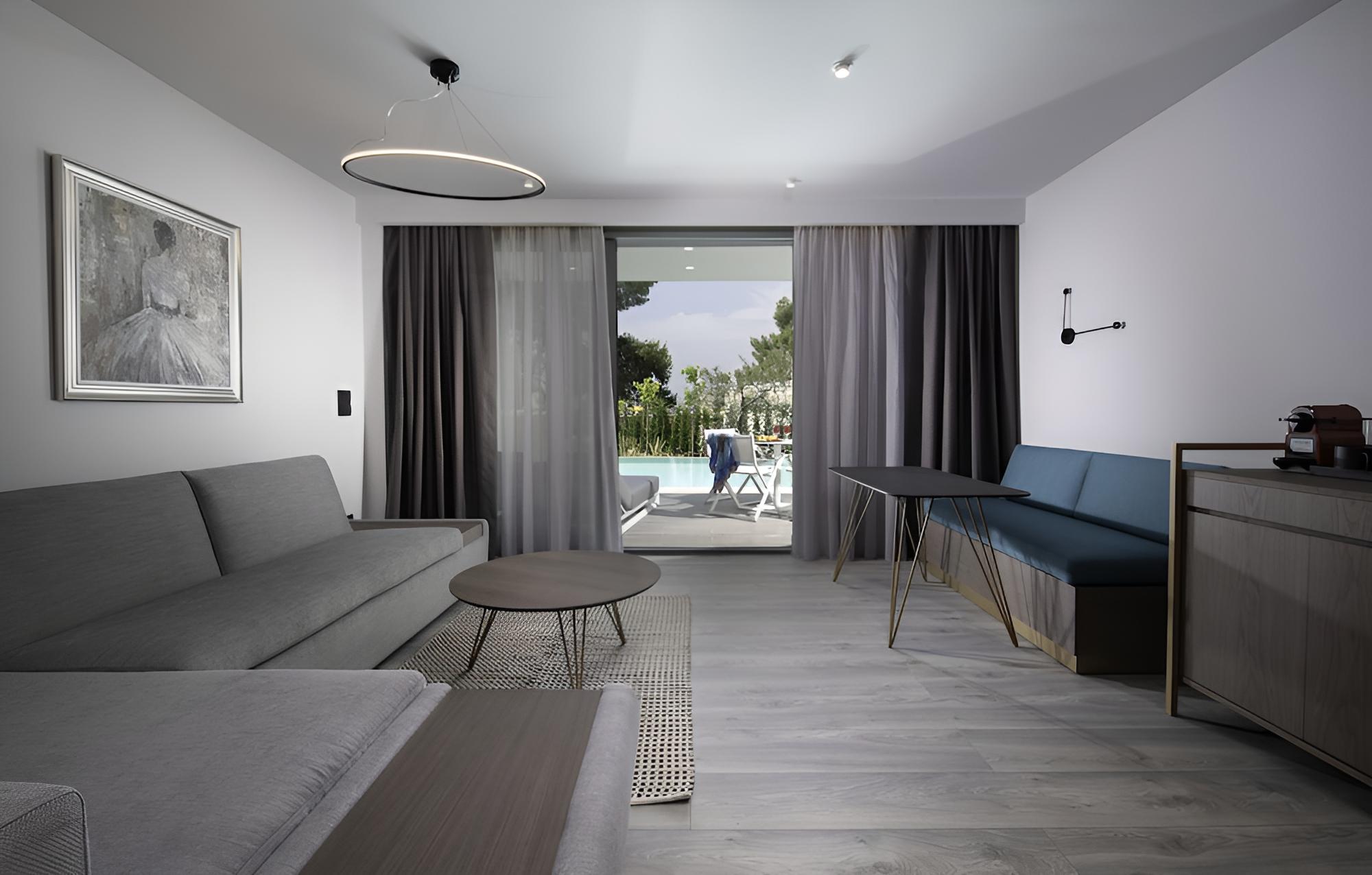 Lagomandra Beach Hotel