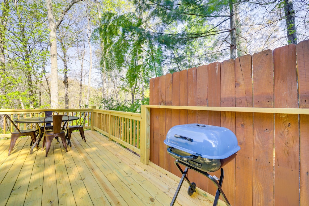 Peaceful Candler Cabin w/ Private Hot Tub! view 3