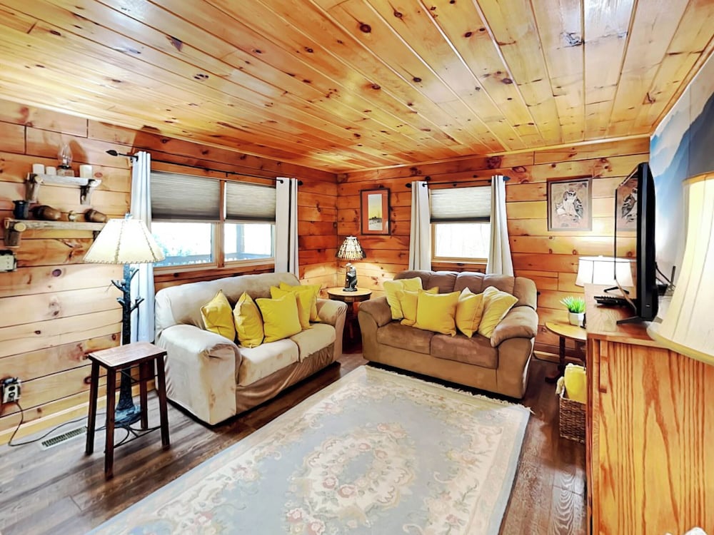 Cozy Cabin by Taylor Made Deep Creek