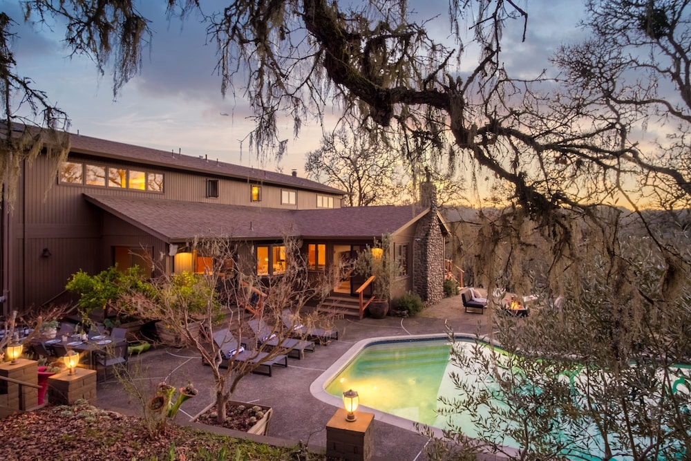 Gable by Avantstay Beautiful 3 5 Acre Oasis w Gorgeous Views Pool Hot Tub