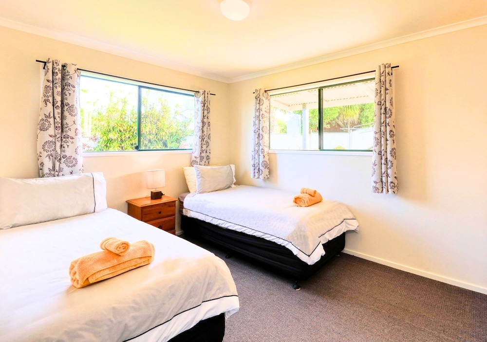 Ferny Lane House view 4