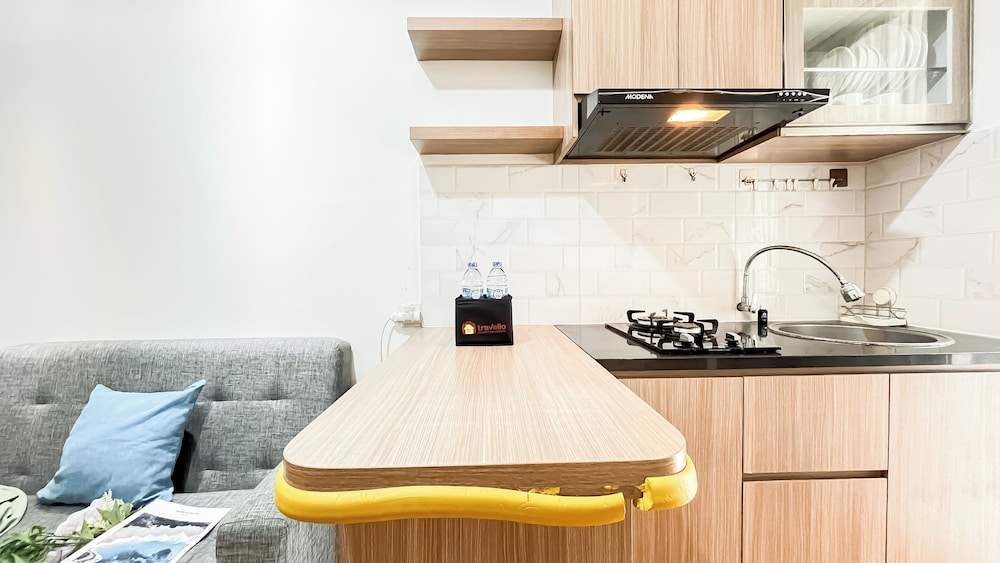 Warm And Comfy 2Br At Bassura City Apartment