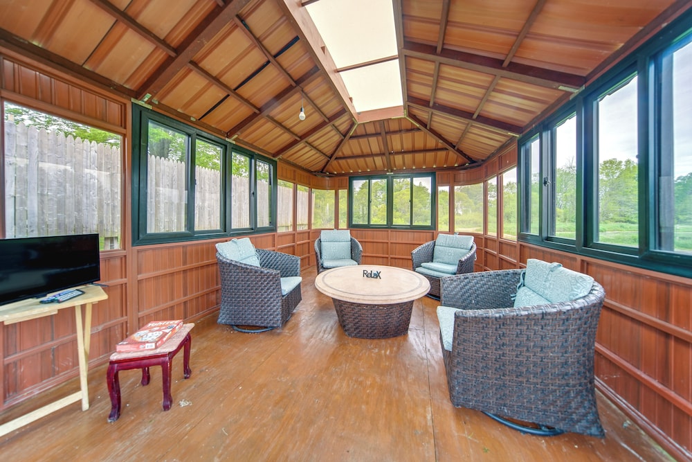 Dog-friendly Cabin Near Pymatuning Lake!