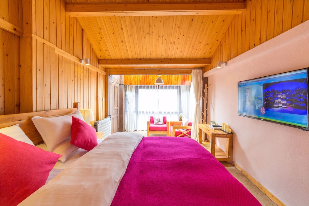 C'est La Vie Boutique Inn