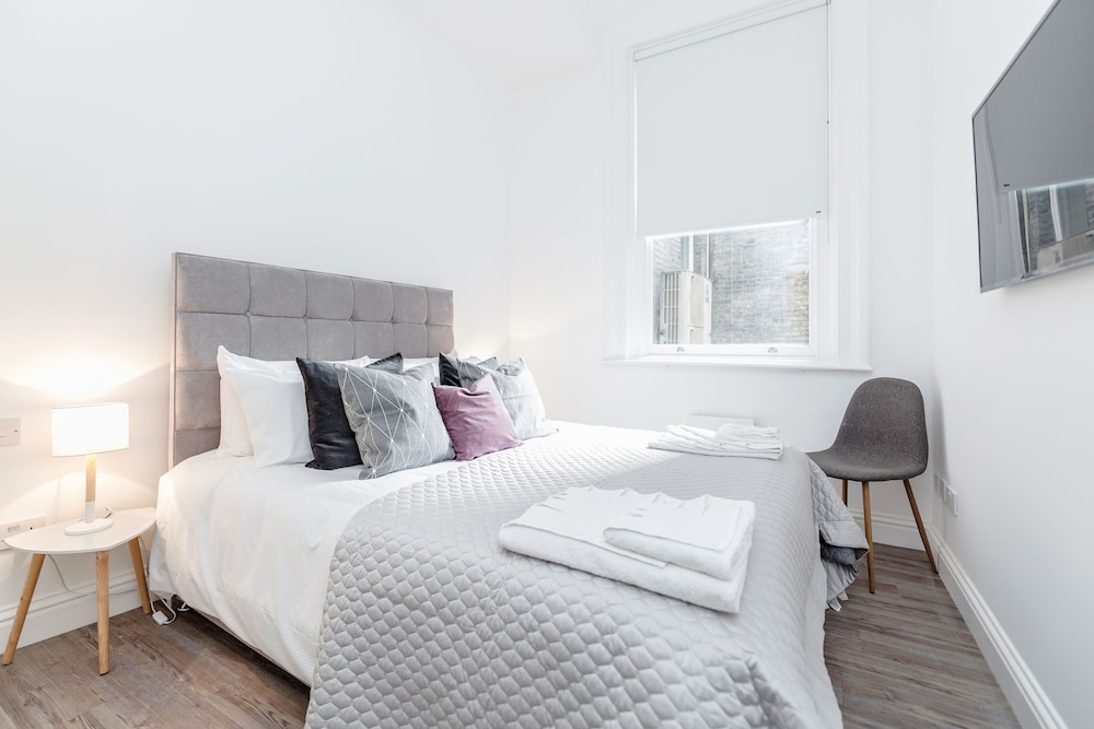 Soho Apartments by BaseToGo