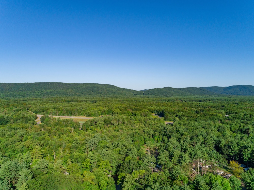 Sun Retreats Adirondack Gateway