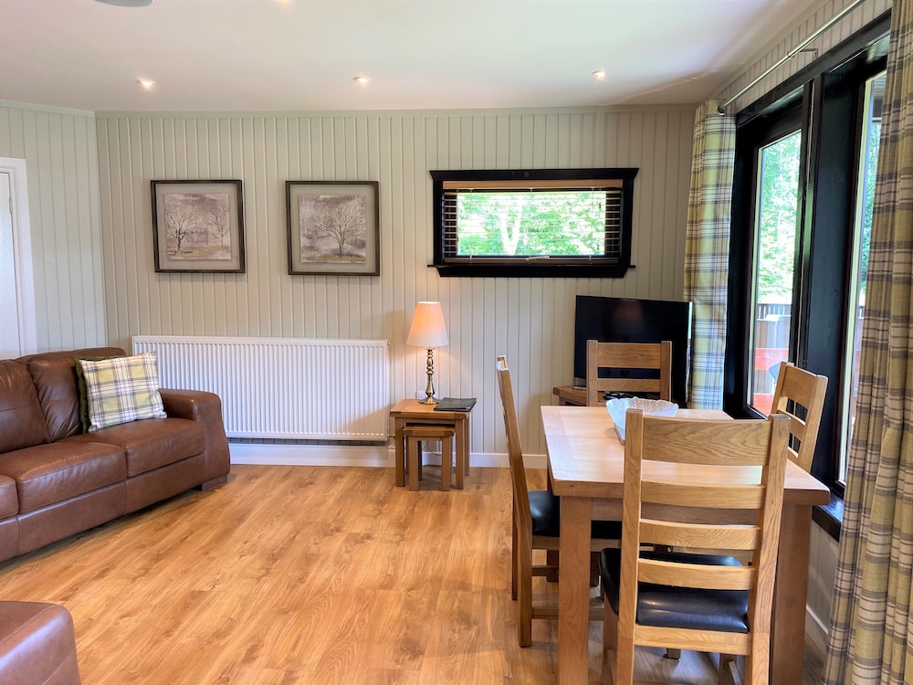 Birch 18 With Hot Tub, Newton Stewart