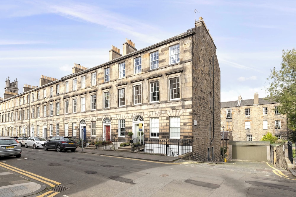 JOIVY Modern 1-bed flat in New Town