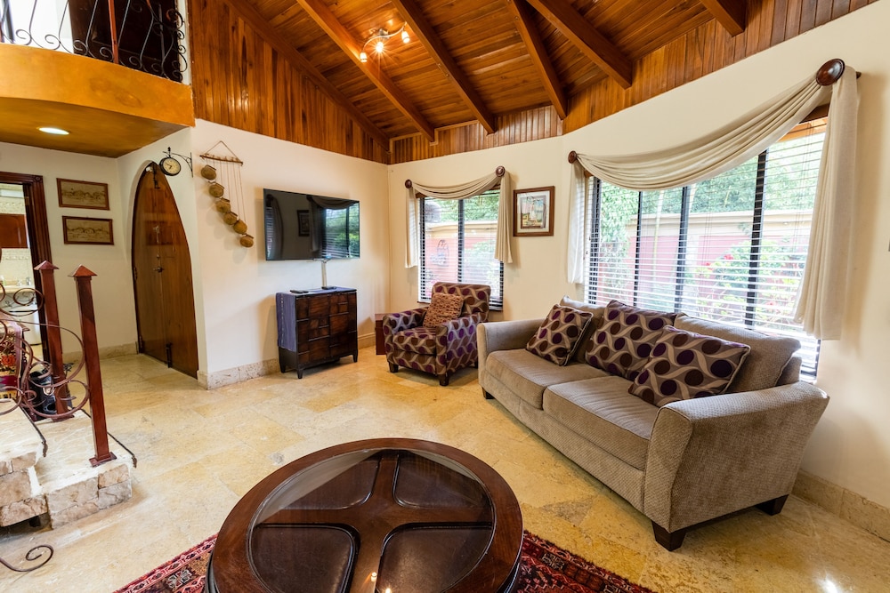 Monteverde Cloud Forest Vacations - Casas del Toro Monteverde - Property Image 7