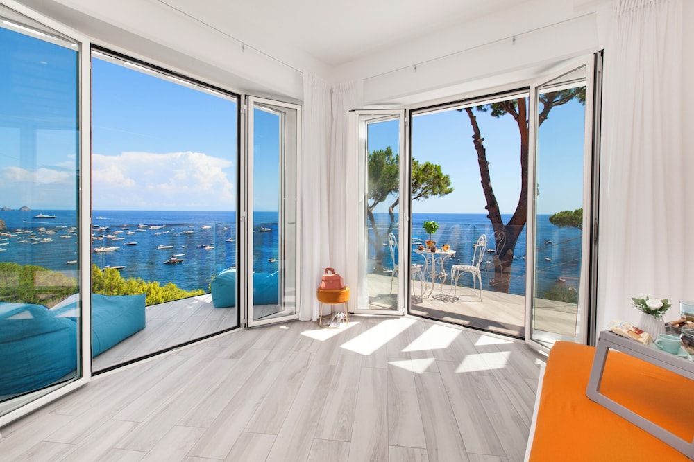 Villa By The Beach With Sea-View And Luxury Amenities