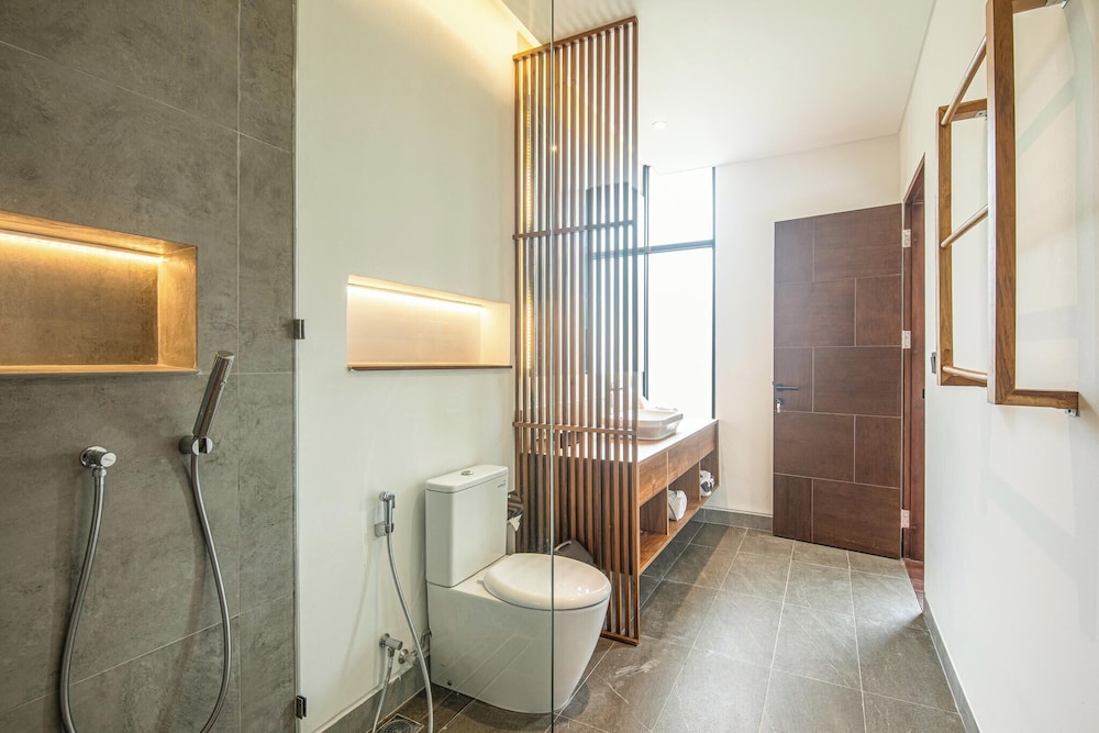 Elegant 6BR Canggu Villa Steps From the Ocean
