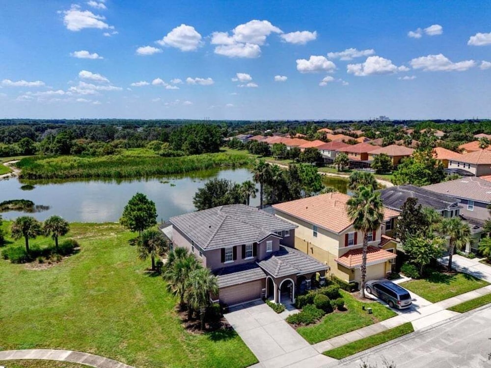 Spacious 5-Bedroom Resort Pool Home with Lake View 5 Villa