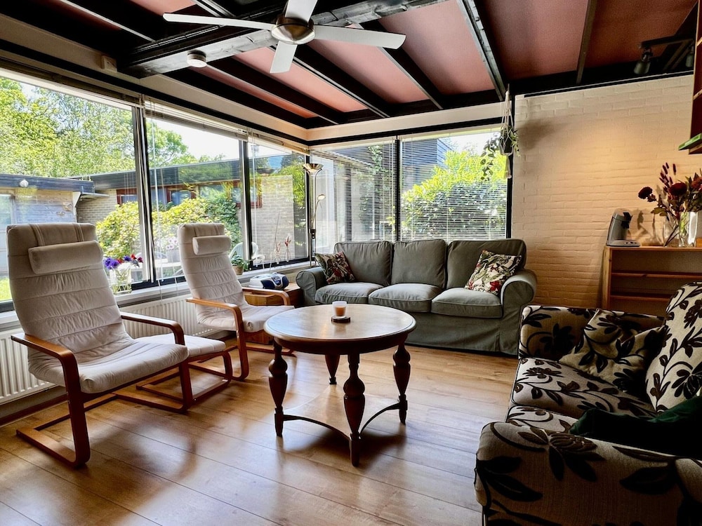 Amazing Bungalow With Sunny Garden