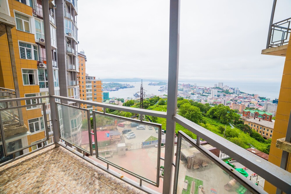 Apartment on Komarova St. 58-106 view 4