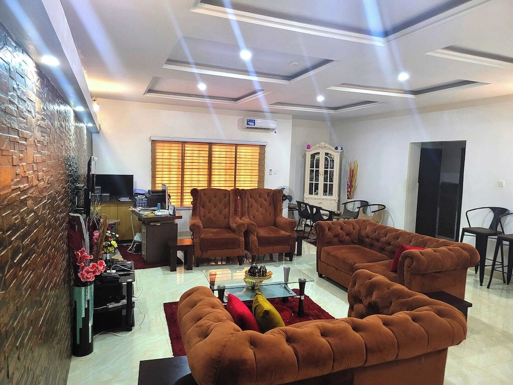ROSSY'S APARTMENTS