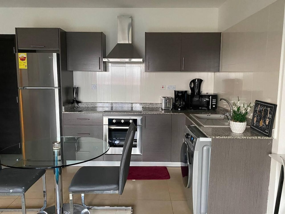 Immaculate 1-bed Apartment in the Heart of Accra view 5