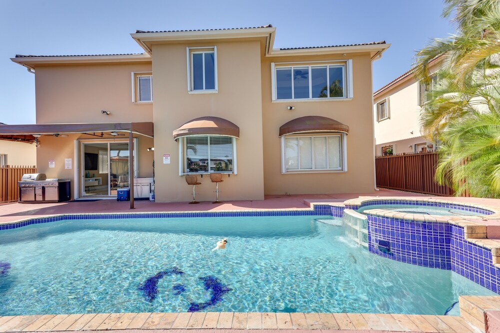 Spacious Miami Retreat w/ Grill, Pool & Dock!